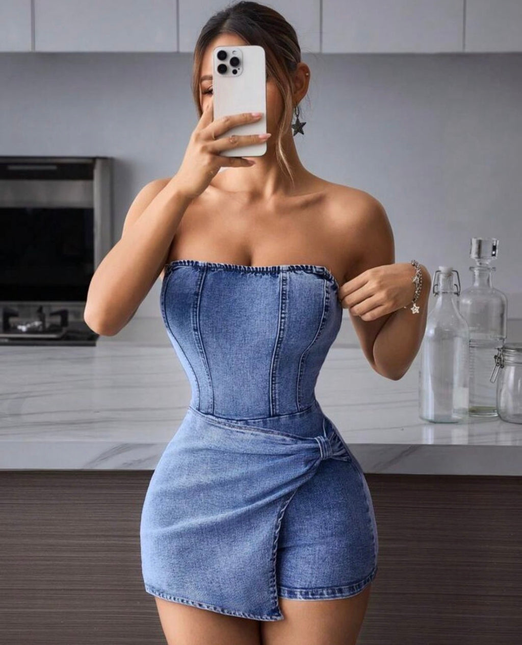 Vestido Corto Strapless Denim: Minivestido Efecto Corsé con Falda Cruzada