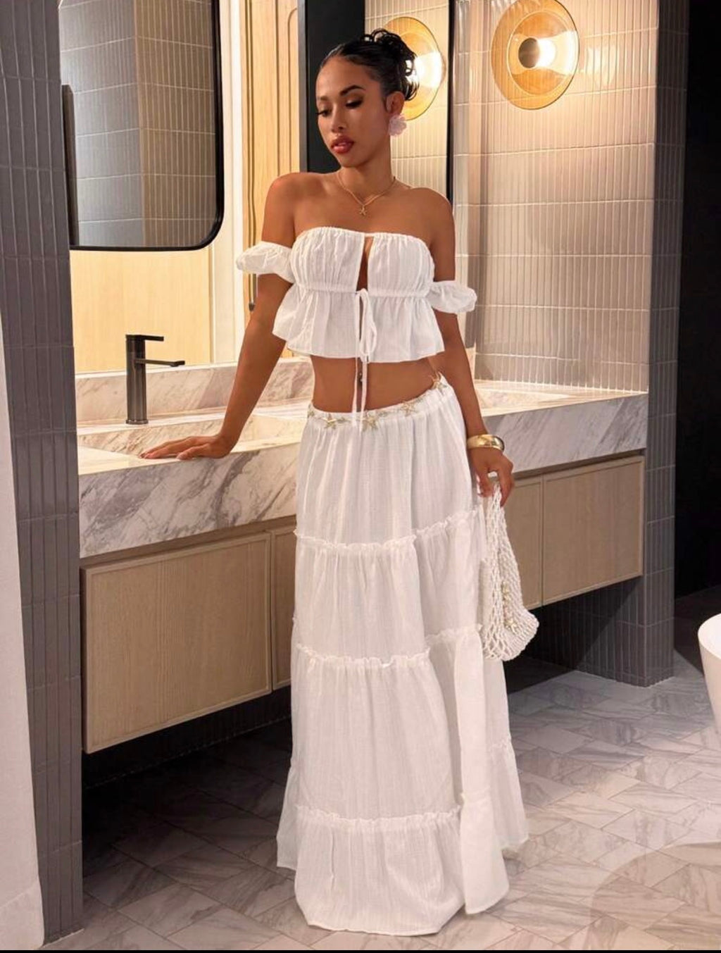 Conjunto Boho-Chic de Dos Piezas: Top Off-the-Shoulder y Falda Maxi Escalonada