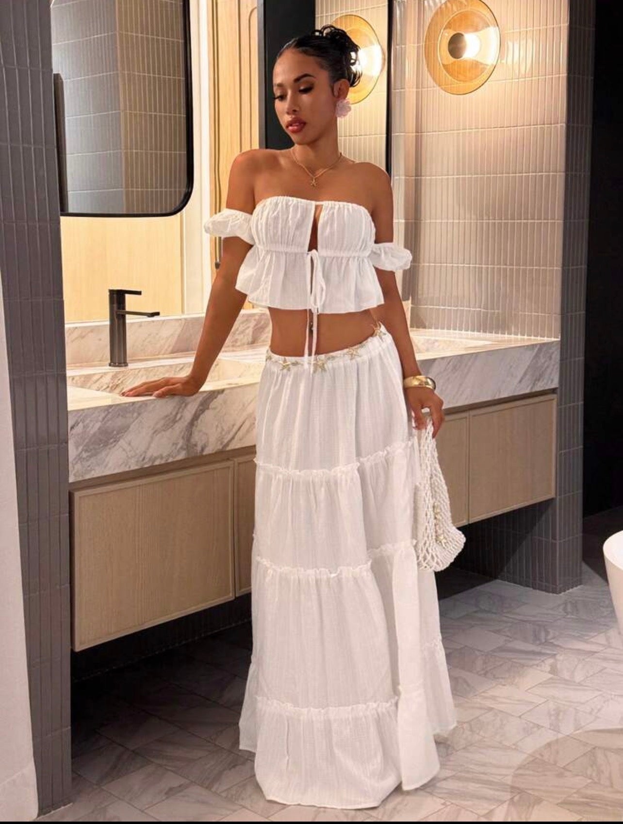 Conjunto Boho-Chic de Dos Piezas: Top Off-the-Shoulder y Falda Maxi Escalonada