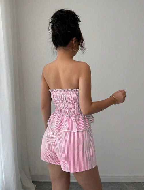 Conjunto "Pink Dream" – Set de 2 Piezas: Top Strapless de Lazos y Shorts a Rayas