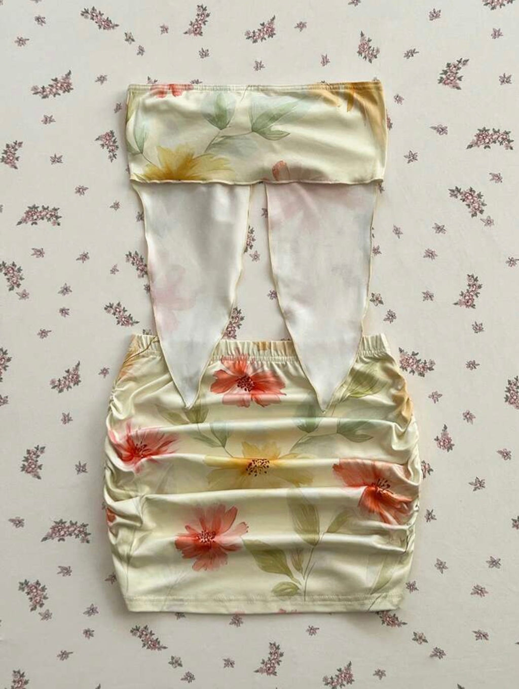 Set Resort Acapulco – Top Pañuelo Strapless y Mini Falda Drapeada