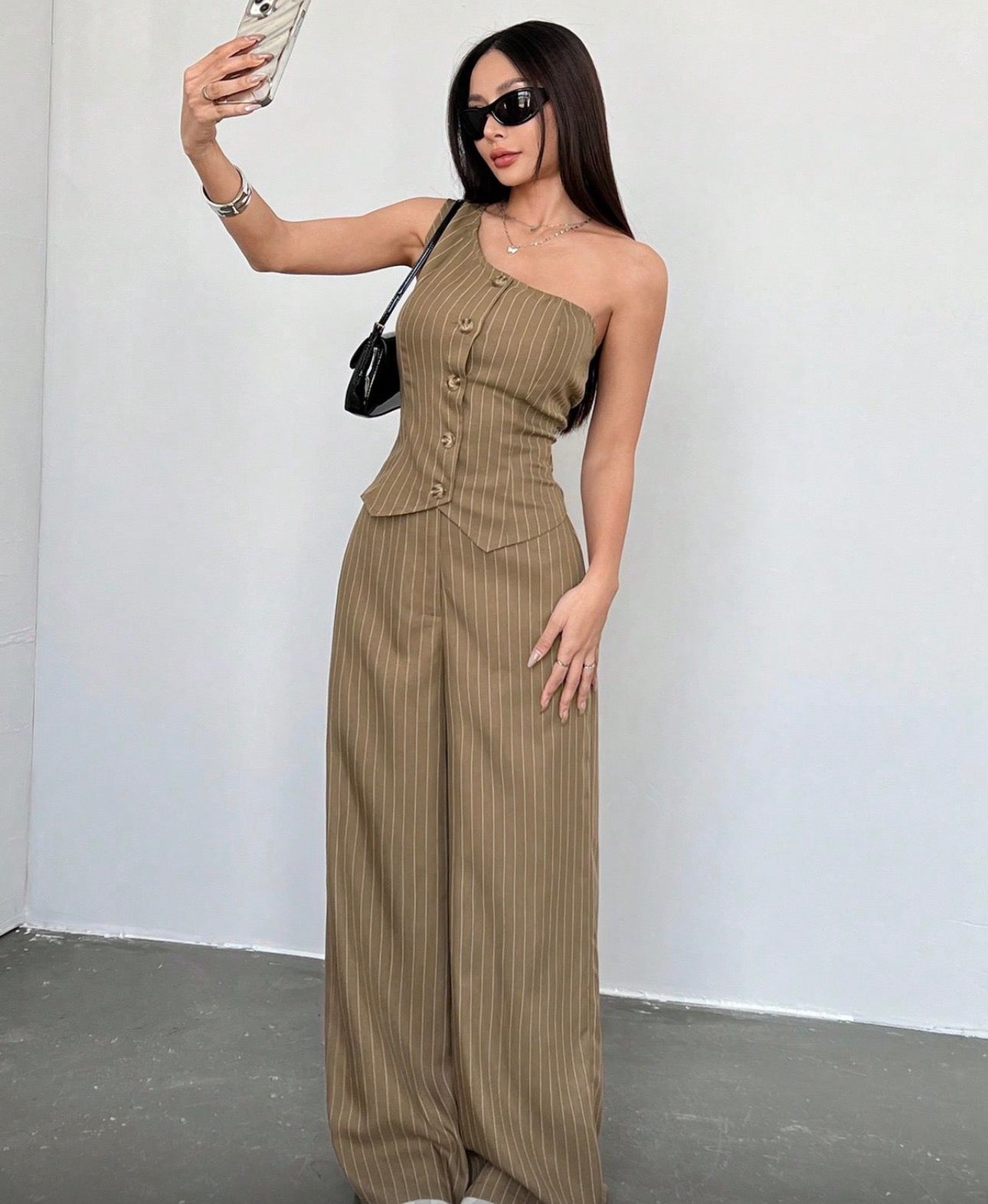 Conjunto Sastrero Milan – Chaleco Asimétrico y Pantalón Wide Leg a Rayas