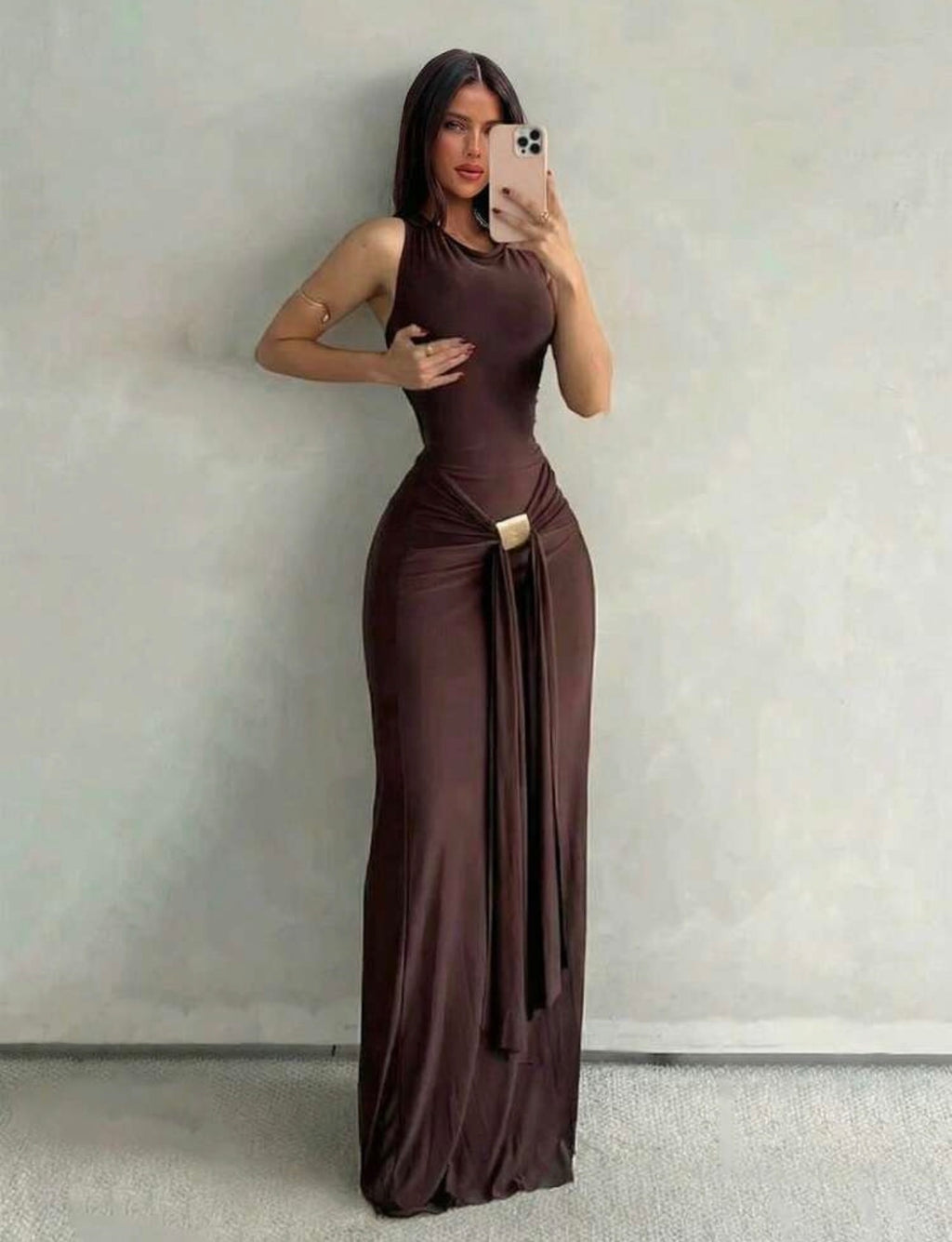 Vestido Maxi con Espalda Descubierta y Detalle Metálico Kiara