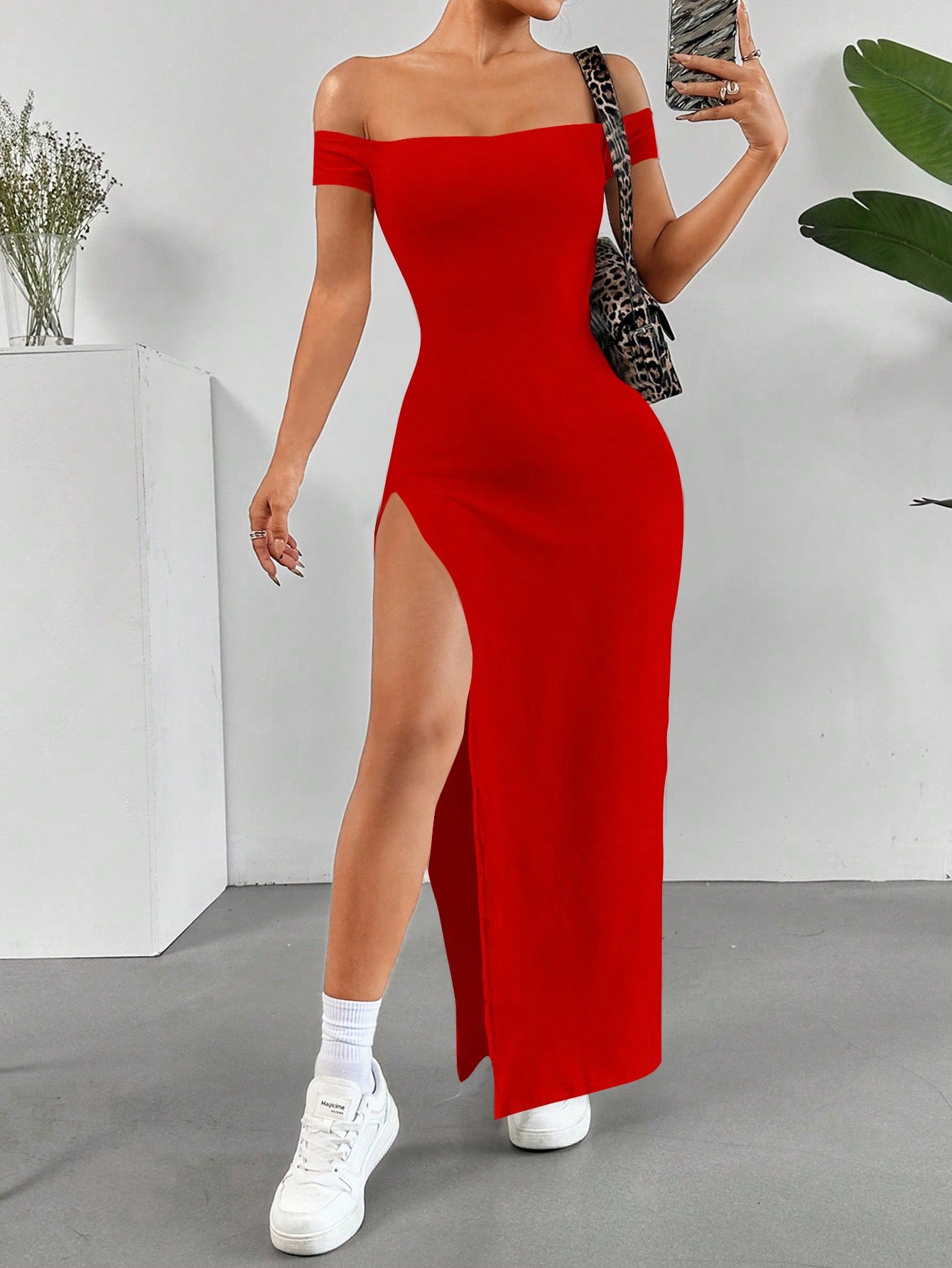 Vestido Maxi de Hombros Caídos con Abertura Lateral Scarlet