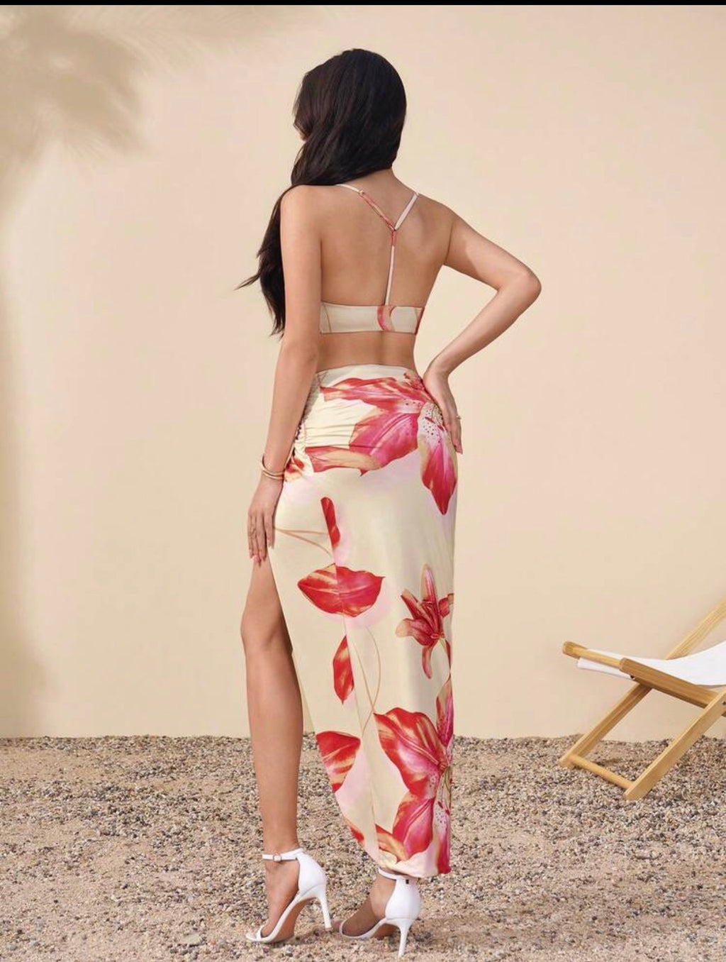 Conjunto Tropical de Dos Piezas: Top Crop y Falda Midi con Abertura