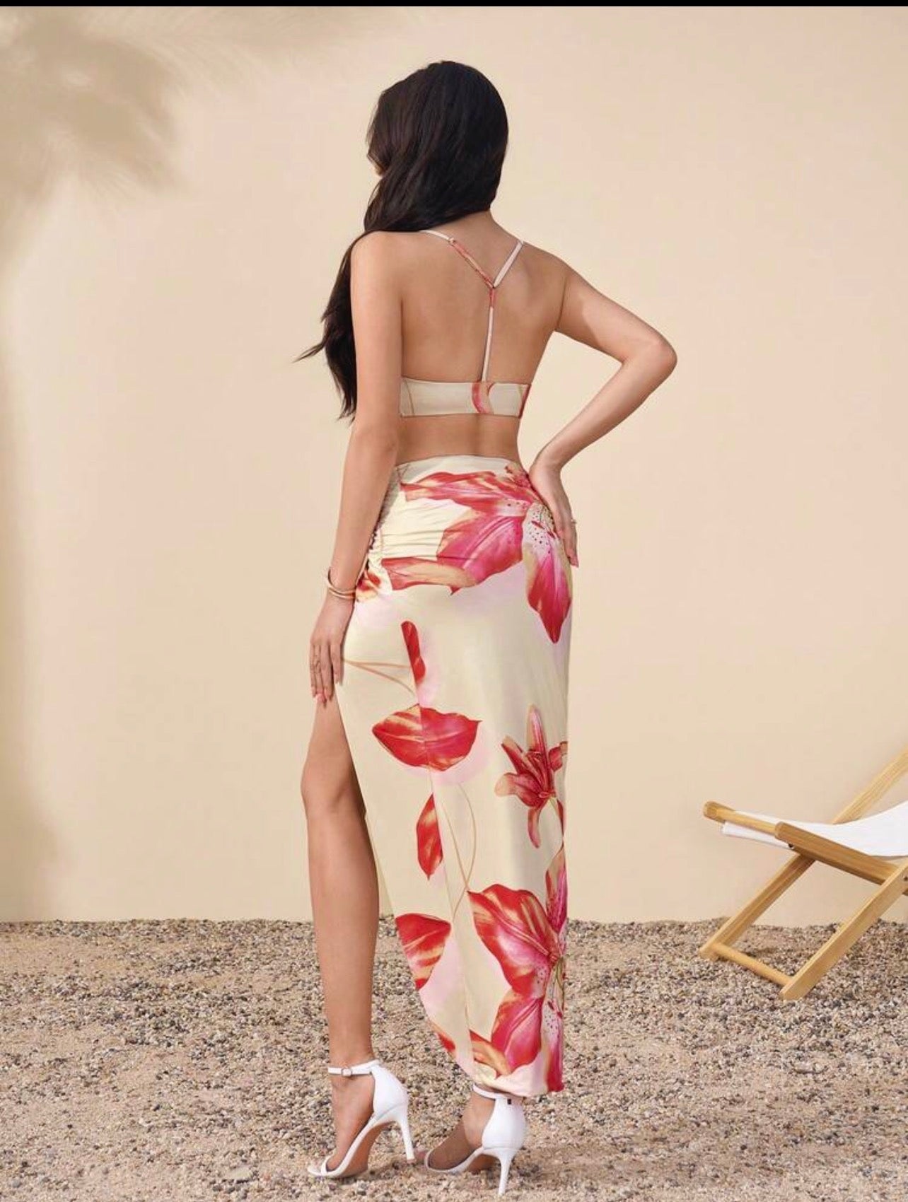 Conjunto Tropical de Dos Piezas: Top Crop y Falda Midi con Abertura
