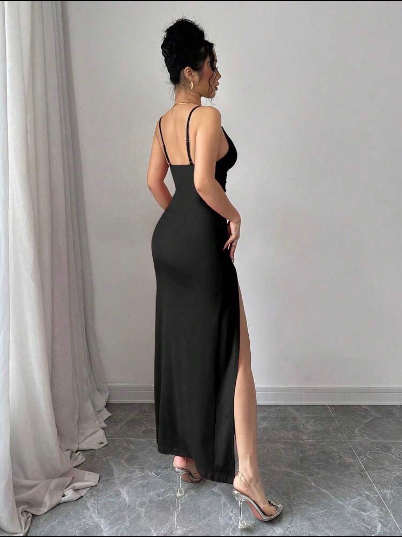 Vestido Maxi Negro "Night Out" con Detalles Cut-Out