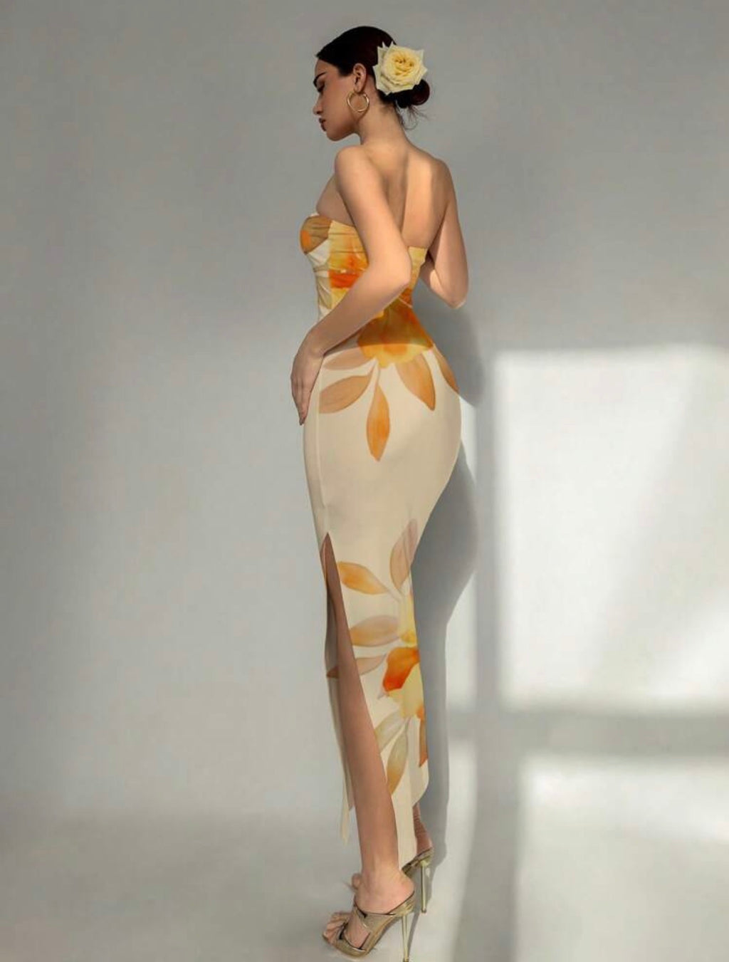 Vestido Maxi Strapless Floral – Elegancia Tropical
