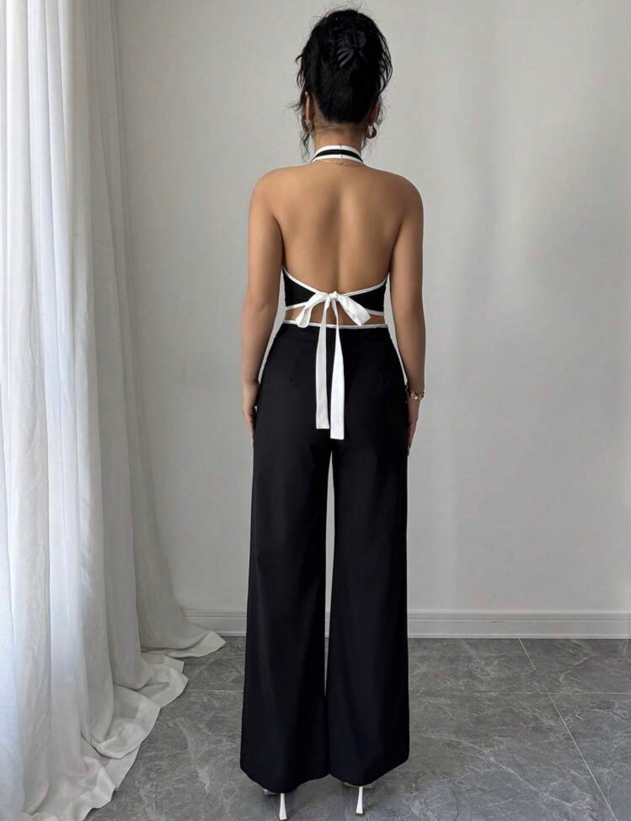 Conjunto Monocromático de Chaleco y Pantalón Palazzo (Enfoque elegante)