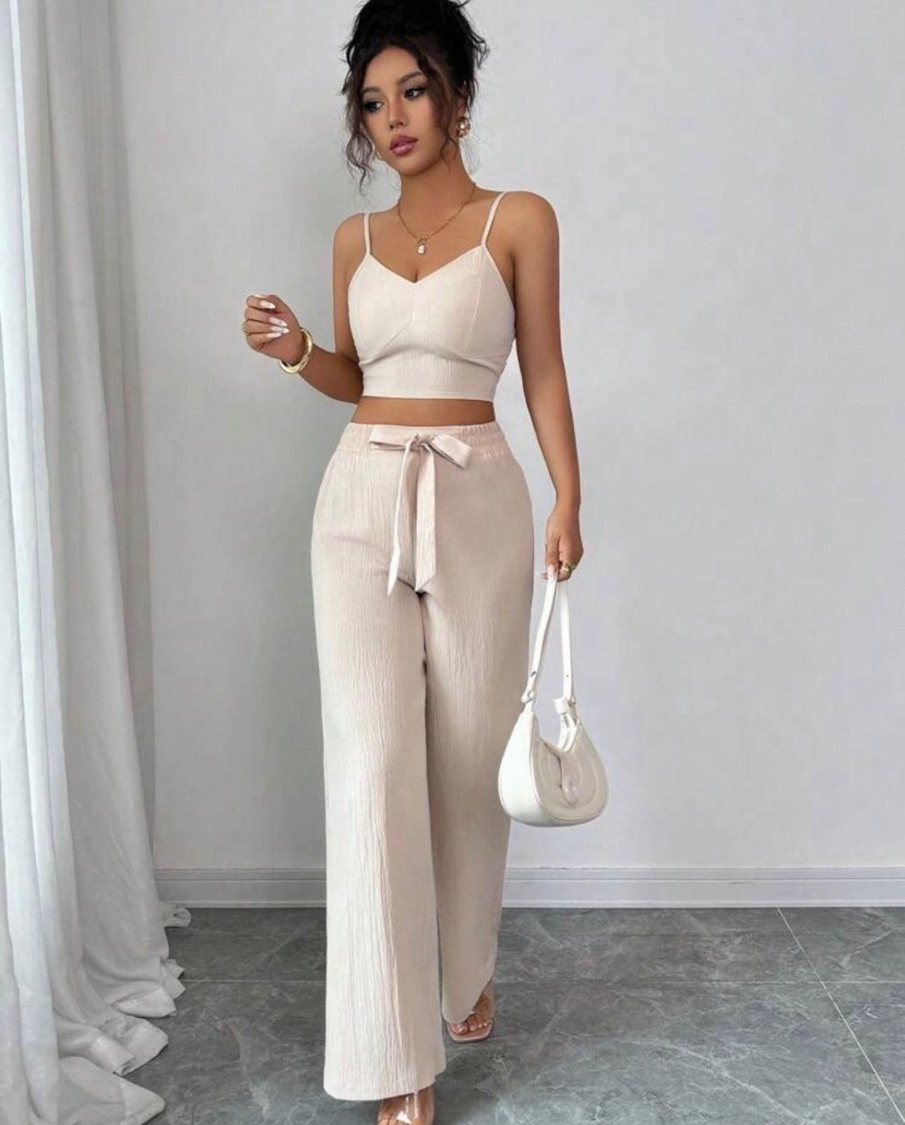 Conjunto Amari – Top de Tirantes Escotado y Pantalón Wide Leg con Lazo