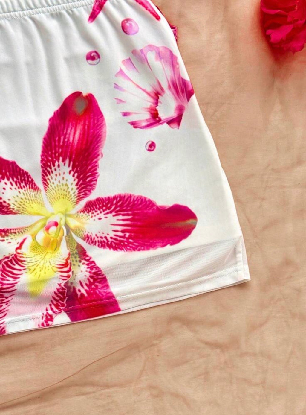 Set de Verano Floral de Dos Piezas – Top Strapless y Falda con Drapeado