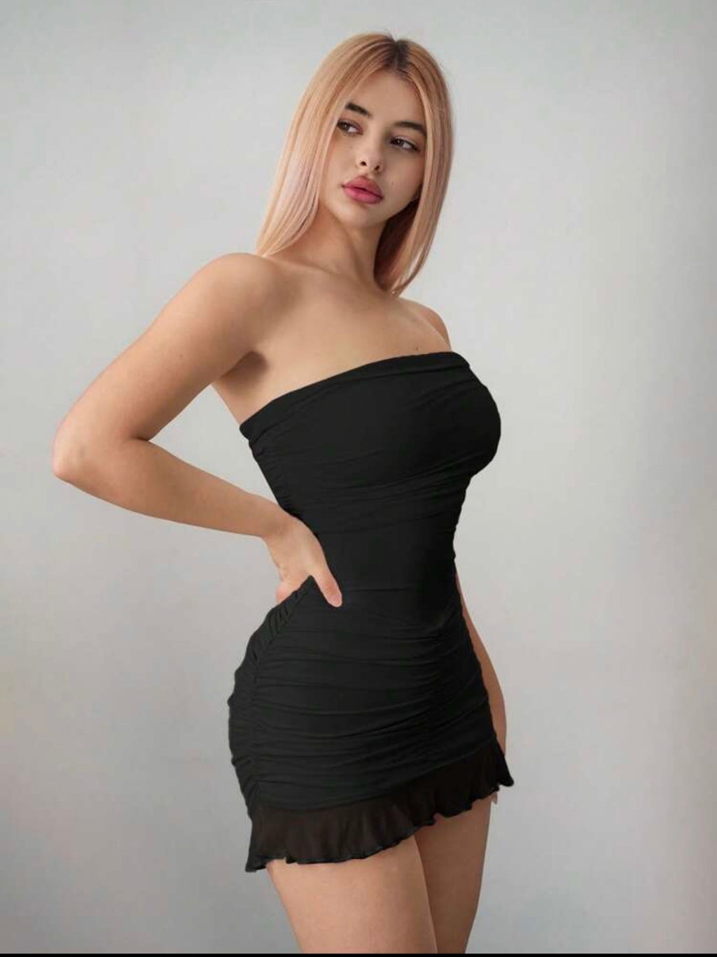 Minivestido Asimétrico "Obsidian" con Fruncido y Olán
