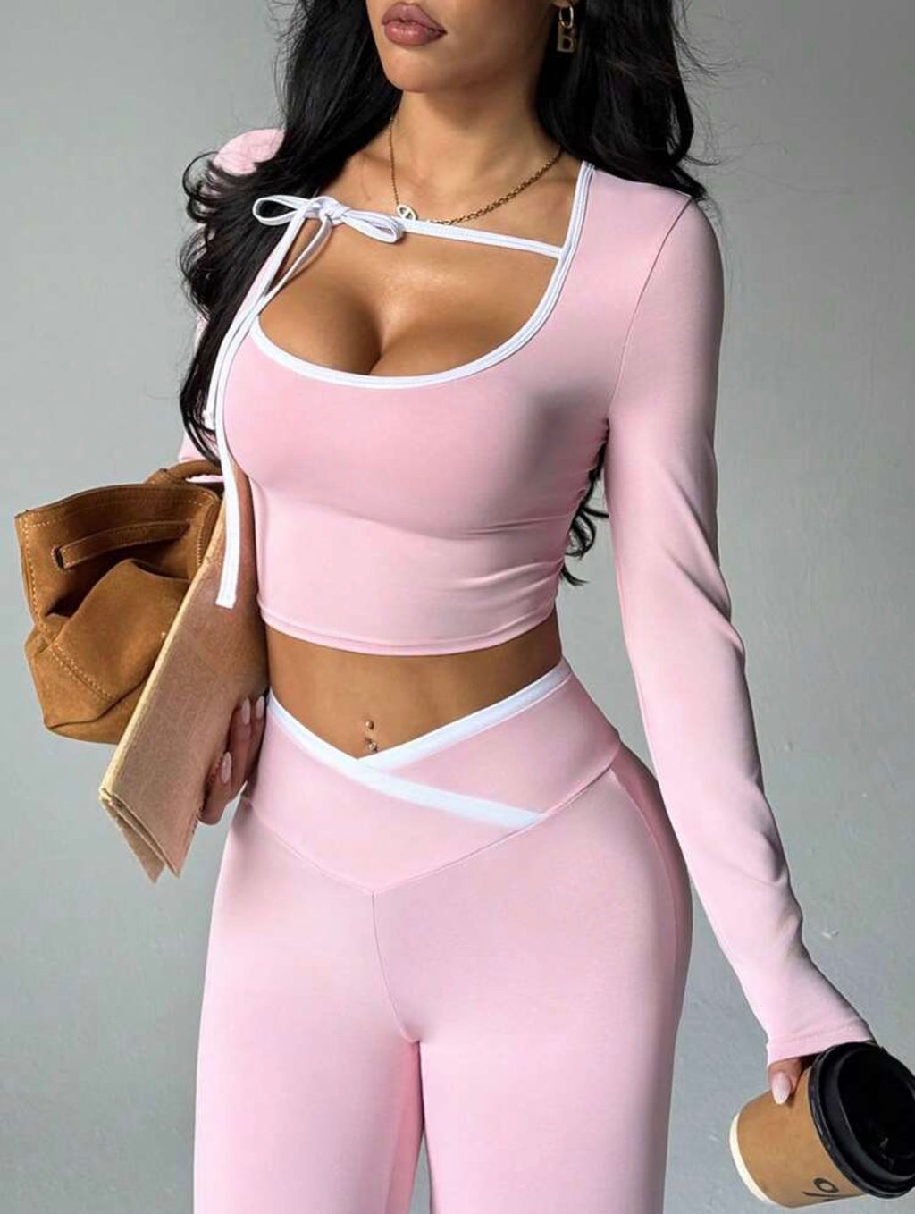 Conjunto Deportivo de Dos Piezas "Pink Balance" – Crop Top Manga Larga y Leggings Acampanados
