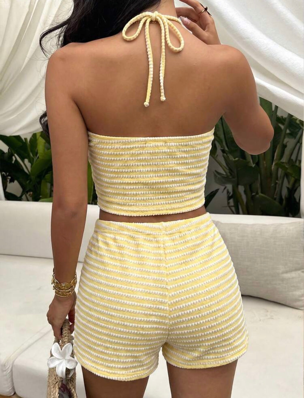 Set Resort Sunny – Top Halter y Short Tejido con Aplique Flor