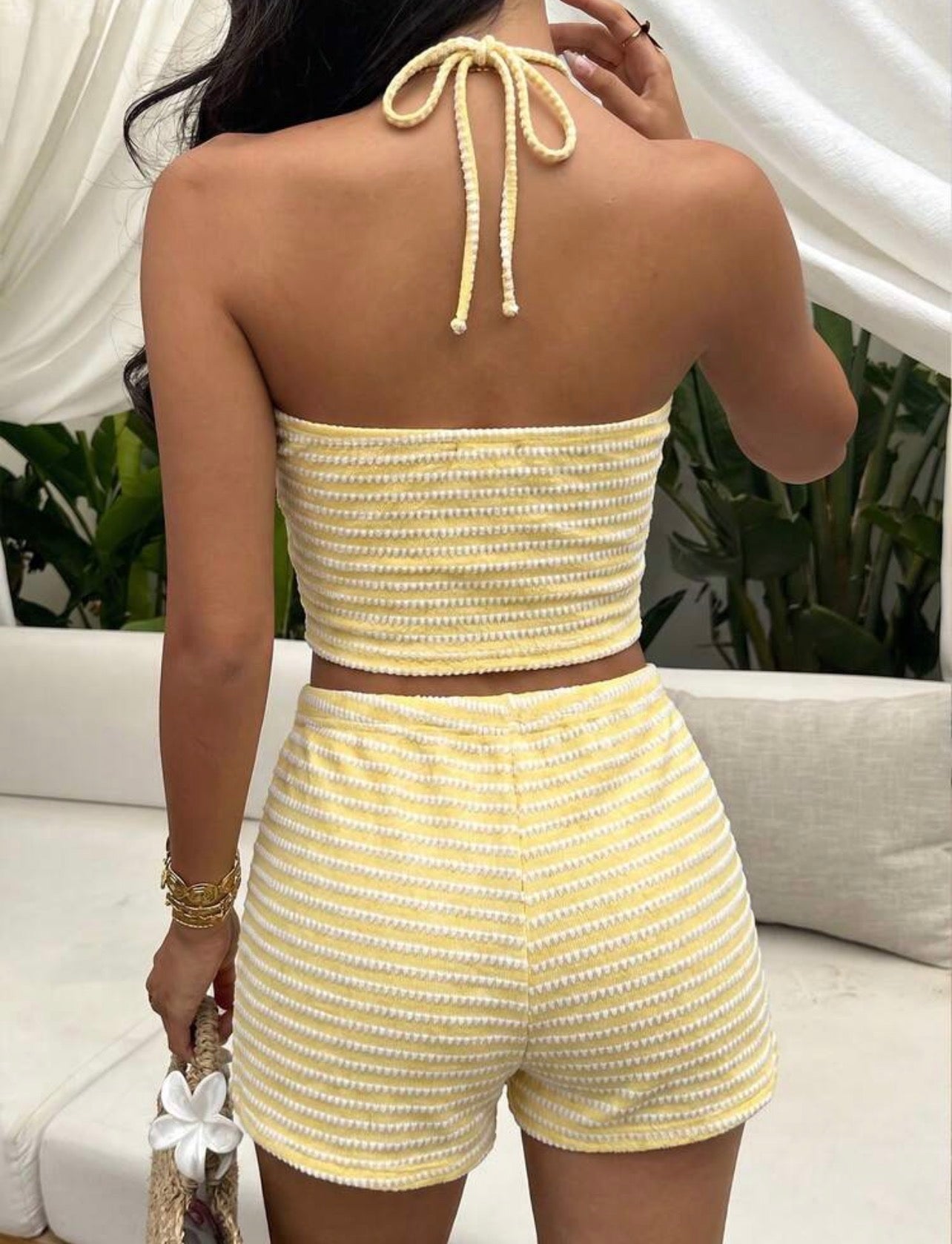 Set Resort Sunny – Top Halter y Short Tejido con Aplique Flor