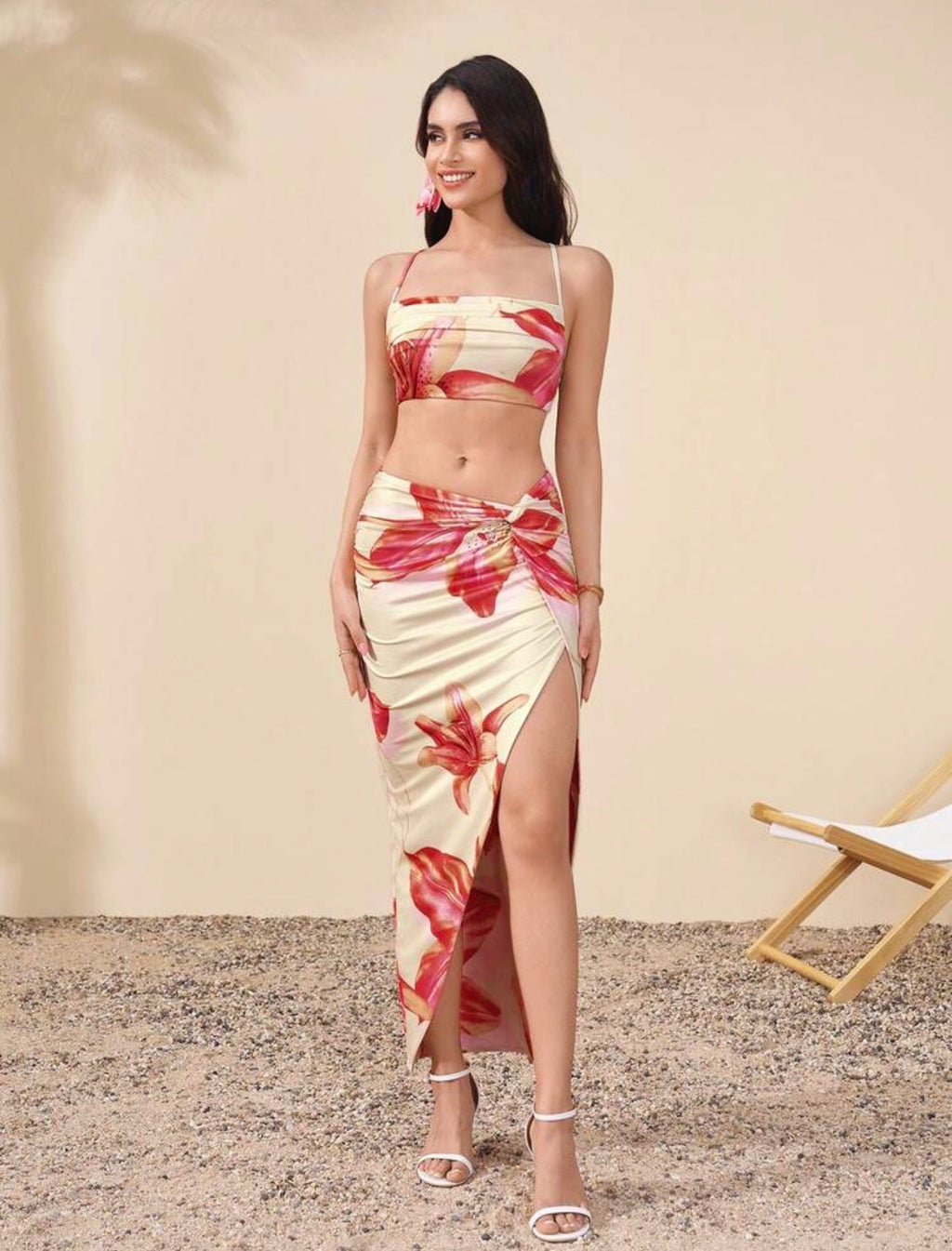 Conjunto Tropical de Dos Piezas: Top Crop y Falda Midi con Abertura